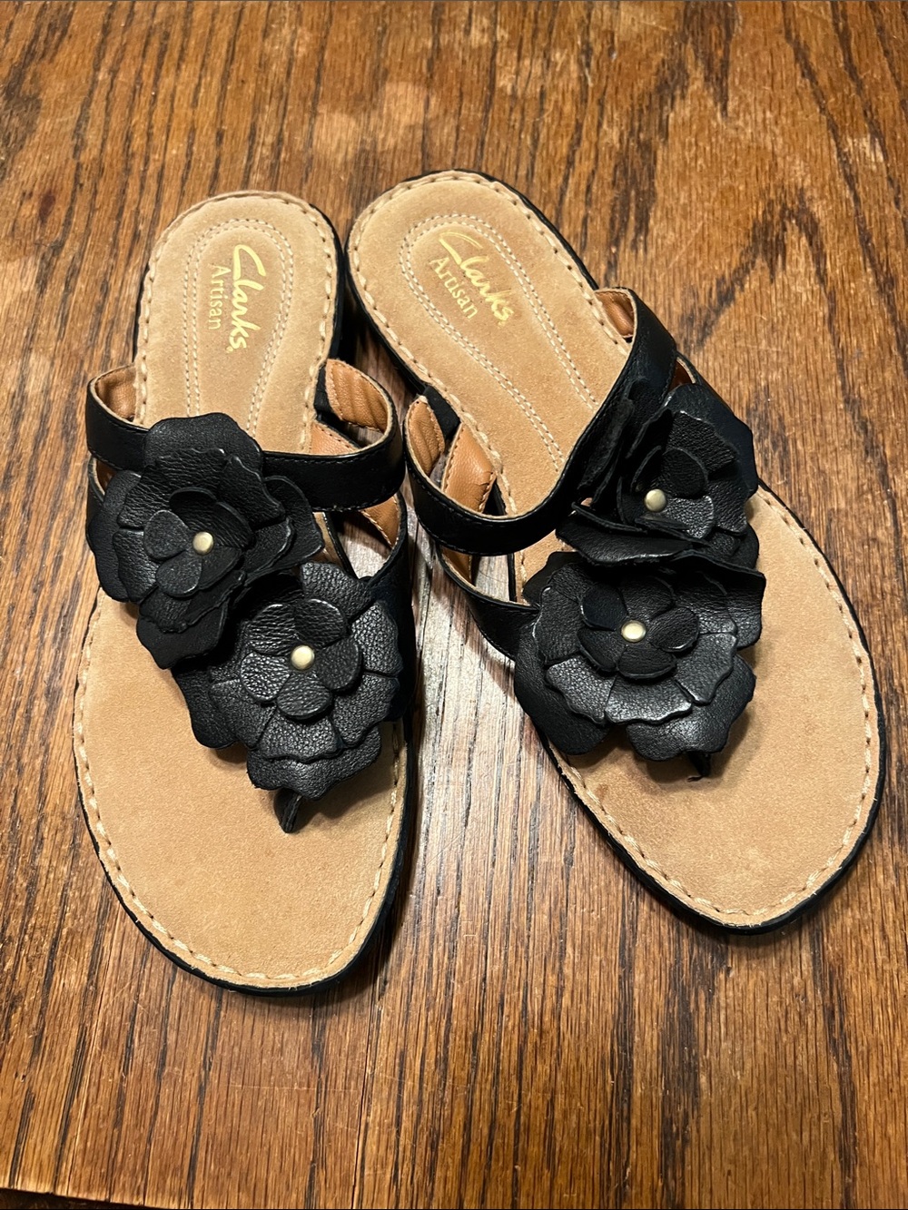 NWOT Clarks Brisk Black Leather Flower-Accent Slide Sandals